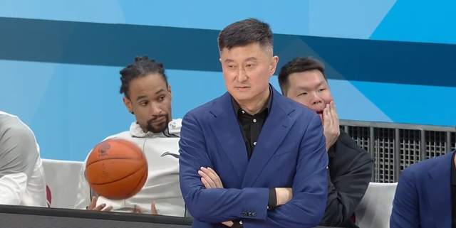 皇冠体育登录入口-该醒醒了！广东杜锋一战引众怒，3大失误太致命，用人一塌糊涂